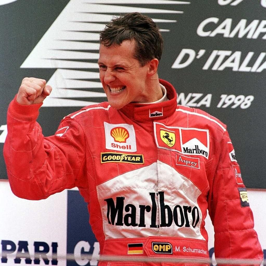 Michael Schumacher sert le poing sur le podium